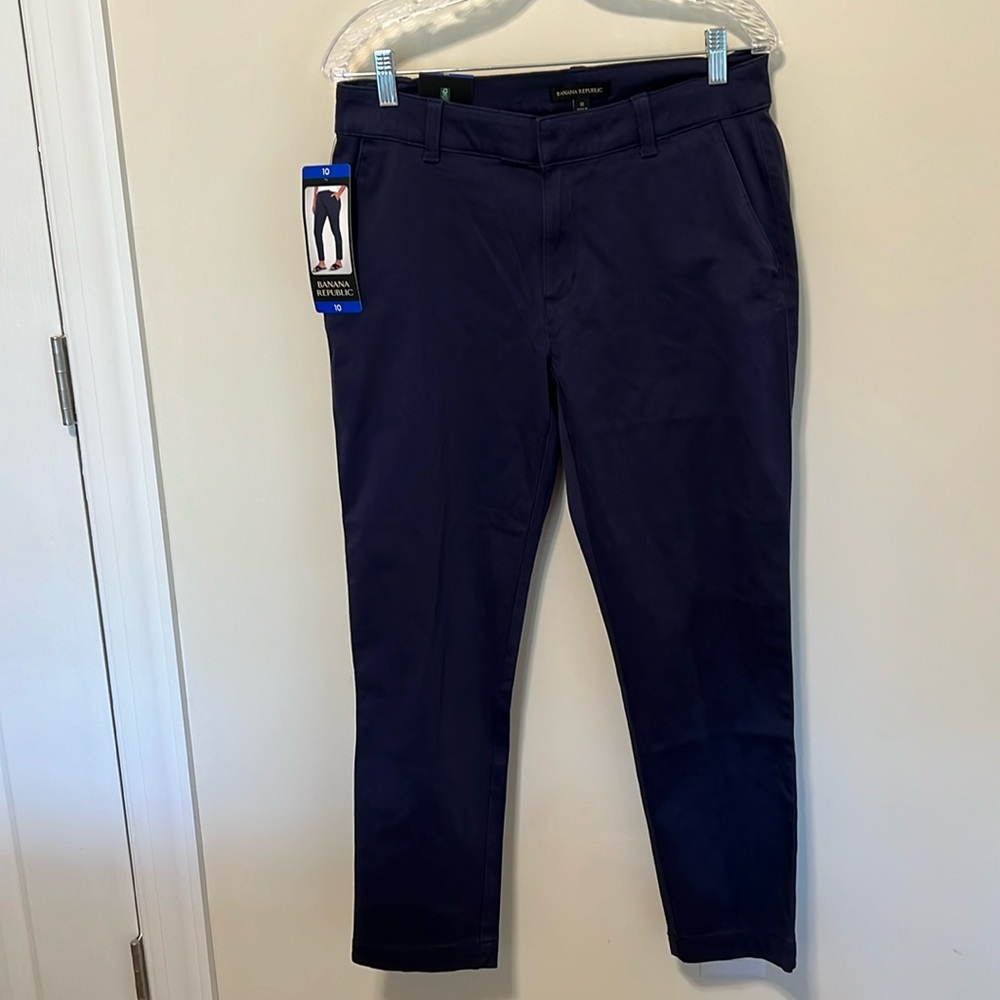 Banana Republic Women’s Cropped Chino Pant / Size 10 / Brand NWT / Navy Blue